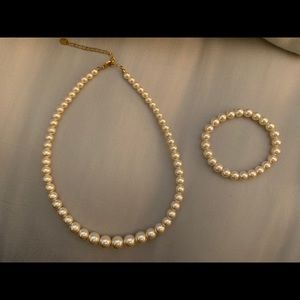 Faux pearl necklace and bracelet set